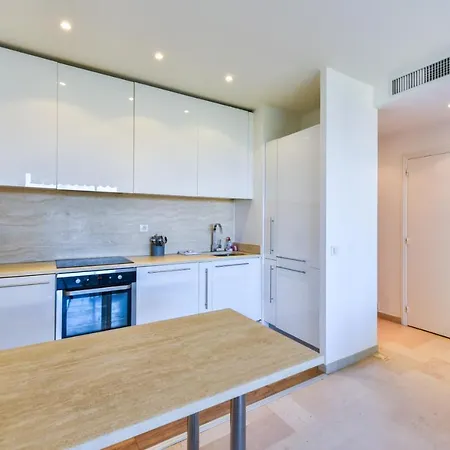 Apartment Cmg - Superbe Avec Balcon- 4p/1br - *